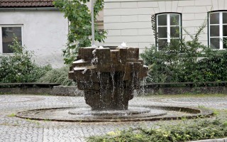 2_3_10_Felsenbrunnen_Raiffeisenpl